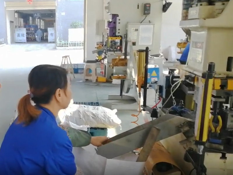 <strong>不銹鋼鮑爾環(huán)生產(chǎn)車(chē)間</strong>